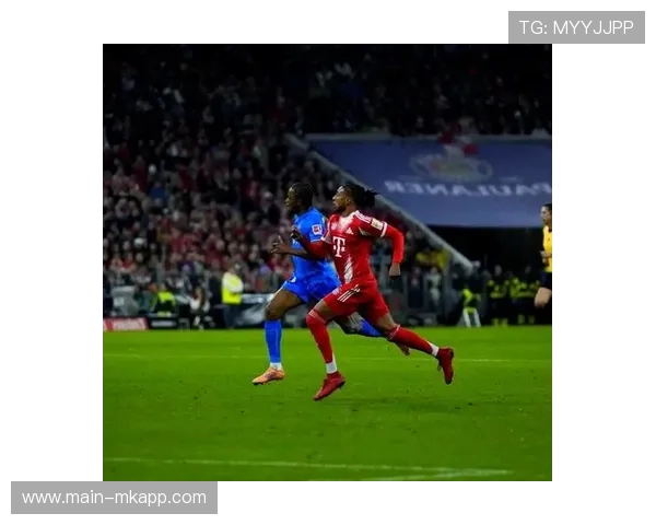 德甲拜仁边路冲击连连,安联主场火爆